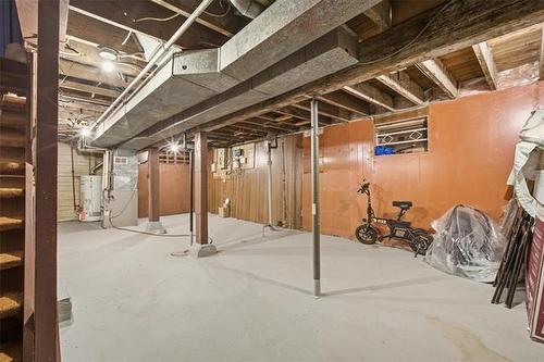 384 Magnus Ave, Winnipeg, MB - Indoor Photo Showing Basement