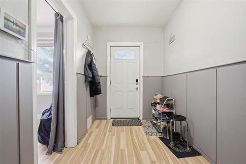 384 Magnus Ave, Winnipeg, MB - Indoor Photo Showing Other Room