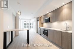 E725 - 485 PERTH AVENUE Toronto, ON M6N 0B9