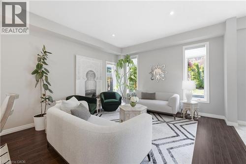522 Woodbine Avenue, Kitchener, ON - Indoor Photo Showing Living Room