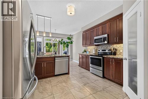 522 Woodbine Avenue, Kitchener, ON - Indoor Photo Showing Kitchen With Upgraded Kitchen