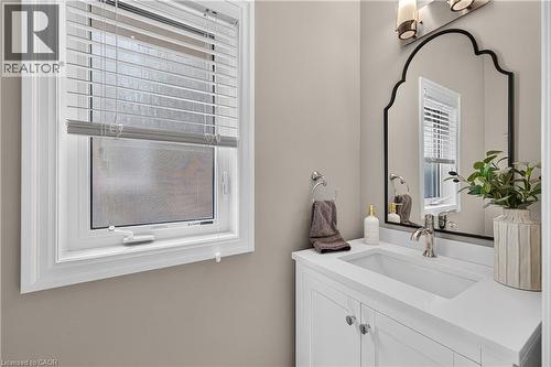 522 Woodbine Avenue, Kitchener, ON - Indoor Photo Showing Bathroom