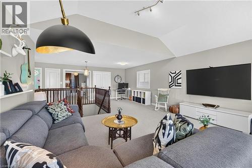 522 Woodbine Avenue, Kitchener, ON - Indoor Photo Showing Living Room
