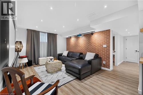 522 Woodbine Avenue, Kitchener, ON - Indoor Photo Showing Living Room