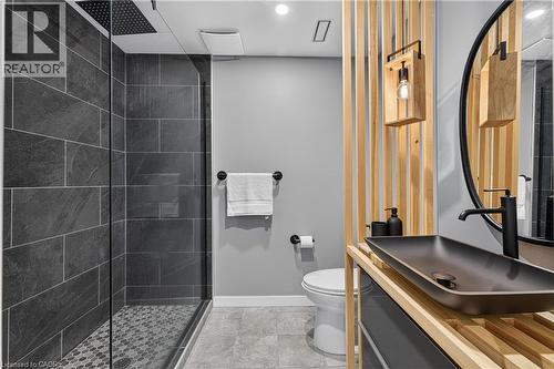522 Woodbine Avenue, Kitchener, ON - Indoor Photo Showing Bathroom