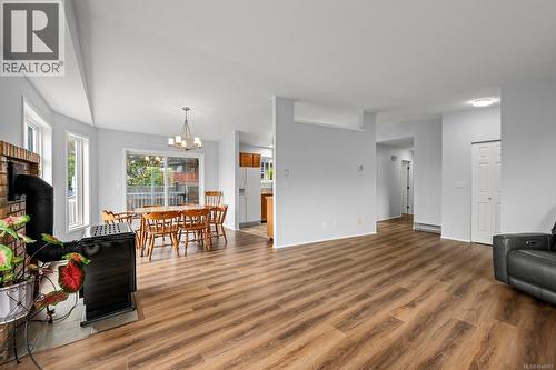 2233 6Th St E, Courtenay, BC - Indoor Photo Showing Living Room