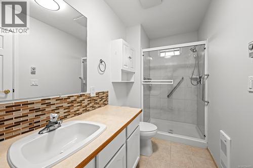 2233 6Th St E, Courtenay, BC - Indoor Photo Showing Bathroom