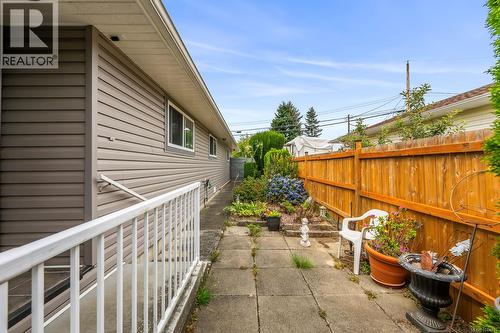 2233 6Th St E, Courtenay, BC - Outdoor