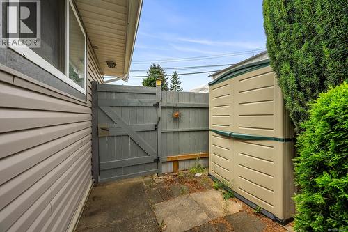 2233 6Th St E, Courtenay, BC - Outdoor With Exterior