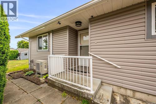 2233 6Th St E, Courtenay, BC - Outdoor With Exterior