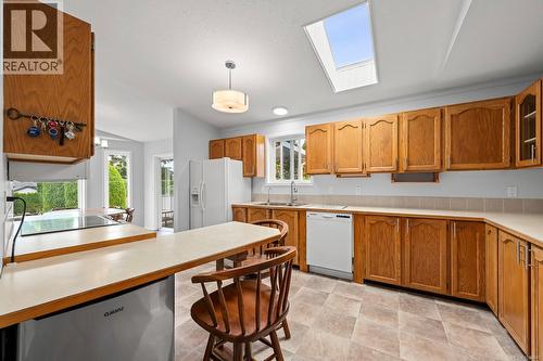 2233 6Th St E, Courtenay, BC - Indoor Photo Showing Kitchen