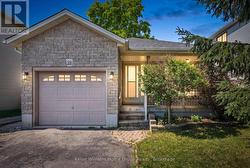 28 PEGLAR CRESCENT Centre Wellington (Fergus), ON N1M 3T3