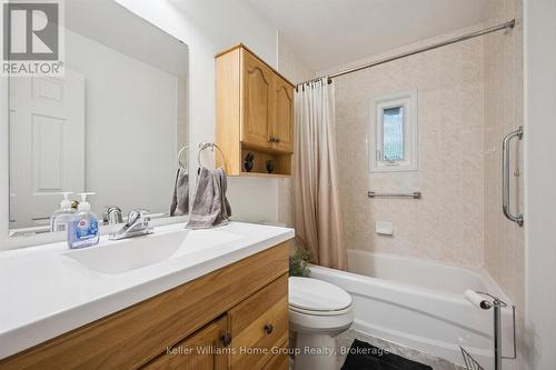 28 Peglar Crescent, Centre Wellington (Fergus), ON - Indoor Photo Showing Bathroom