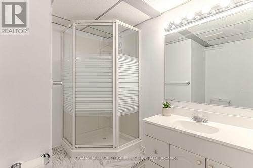 17 Bruce Crescent, Barrie, ON - Indoor Photo Showing Bathroom