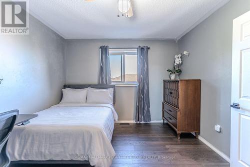 17 Bruce Crescent, Barrie, ON - Indoor Photo Showing Bedroom