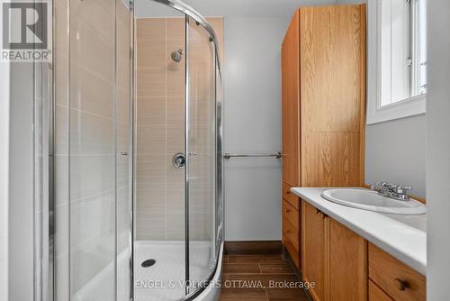75 Ross Avenue, Ottawa, ON - Indoor Photo Showing Bathroom