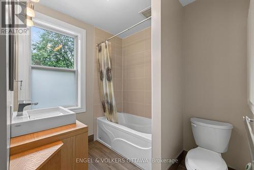 75 Ross Avenue, Ottawa, ON - Indoor Photo Showing Bathroom