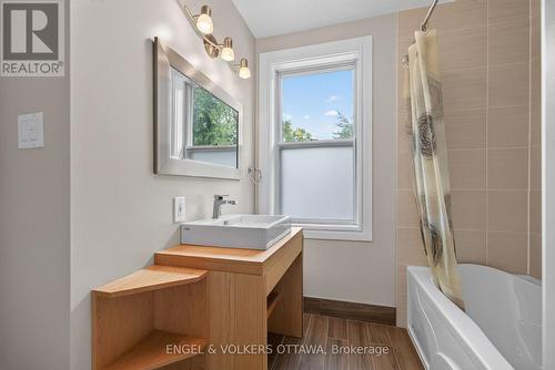 75 Ross Avenue, Ottawa, ON - Indoor Photo Showing Bathroom