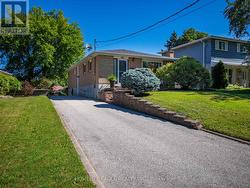 751 GREENFIELD CRESCENT Newmarket, ON L3Y 3B2