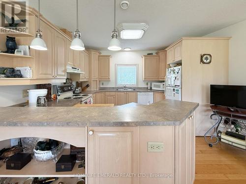 3175 3/4 Concession, Clearview, ON - Indoor Photo Showing Kitchen With Double Sink