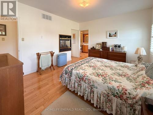 3175 3/4 Concession, Clearview, ON - Indoor Photo Showing Bedroom