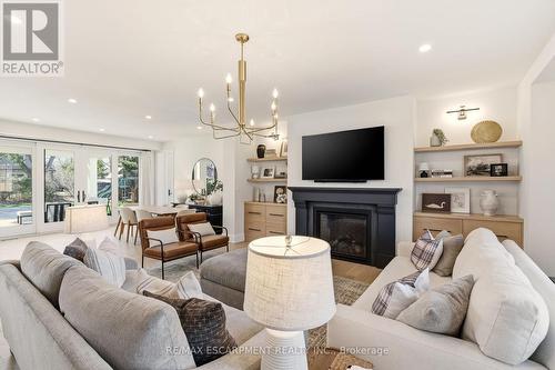 940 Gorton Avenue, Burlington, ON - Indoor Photo Showing Living Room With Fireplace