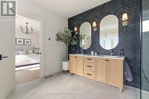 940 Gorton Avenue, Burlington, ON - Indoor Photo Showing Bathroom