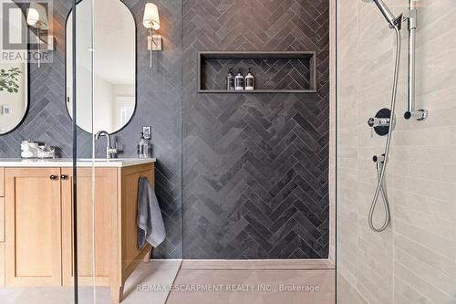 940 Gorton Avenue, Burlington, ON - Indoor Photo Showing Bathroom