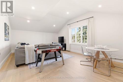 940 Gorton Avenue, Burlington, ON - Indoor