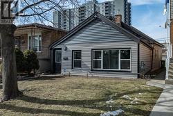 131 WEST AVENUE N Hamilton, ON L8L 5C4