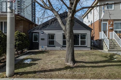 131 West Avenue N, Hamilton, ON - Outdoor