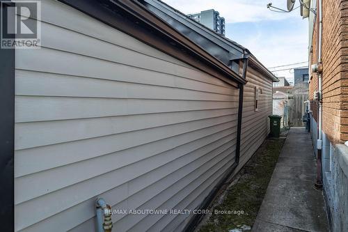 131 West Avenue N, Hamilton, ON - Outdoor