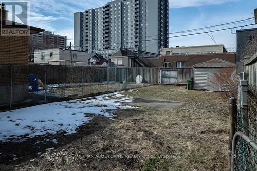 131 West Avenue N, Hamilton, ON - Outdoor
