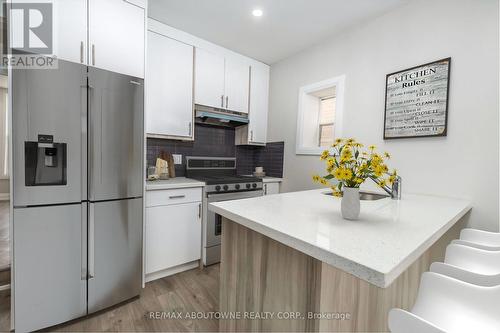 131 West Avenue N, Hamilton, ON - Indoor Photo Showing Kitchen