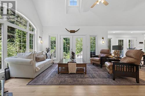 966 Fourth Lin E, Sault Ste. Marie, ON - Indoor Photo Showing Living Room