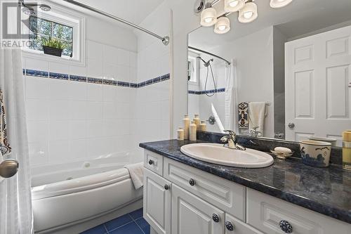 966 Fourth Lin E, Sault Ste. Marie, ON - Indoor Photo Showing Bathroom