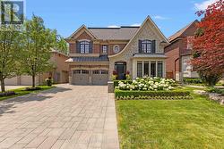 4 COMMUNITY CIRCLE  Toronto, ON M2R 1W5