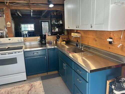 92 Coldspring Head Road, Amherst Shore, NS - Indoor Photo Showing Kitchen With Double Sink