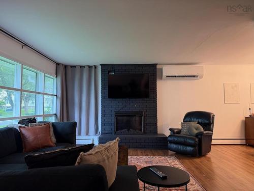 7 Highland Avenue, Yarmouth, NS 