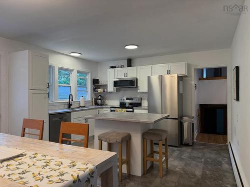 7 Highland Avenue, Yarmouth, NS 