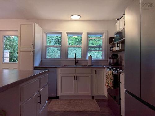 7 Highland Avenue, Yarmouth, NS 