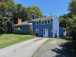 7 Highland Avenue  Yarmouth, NS B5A 2A3