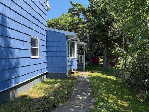 7 Highland Avenue, Yarmouth, NS 