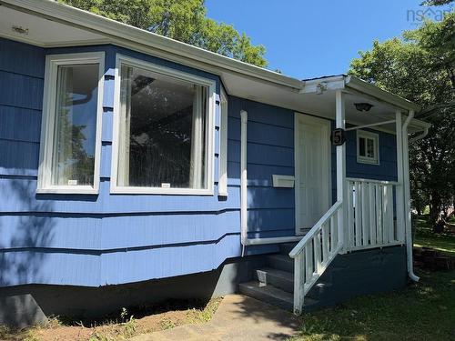7 Highland Avenue, Yarmouth, NS 