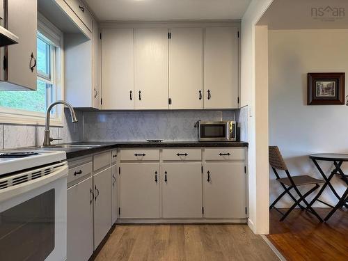 7 Highland Avenue, Yarmouth, NS 