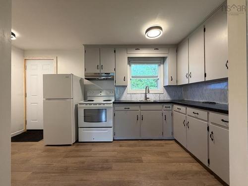 7 Highland Avenue, Yarmouth, NS 