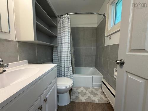 7 Highland Avenue, Yarmouth, NS 
