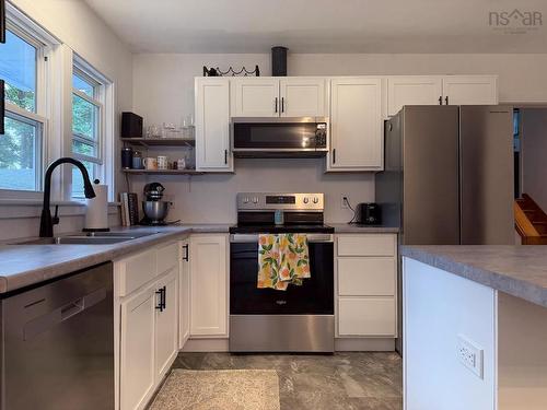7 Highland Avenue, Yarmouth, NS 