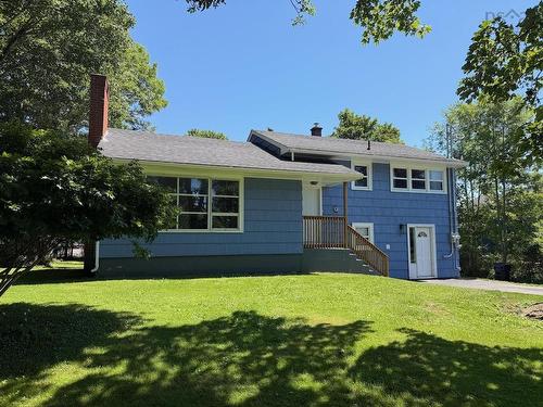 7 Highland Avenue, Yarmouth, NS 