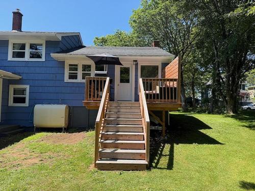 7 Highland Avenue, Yarmouth, NS 